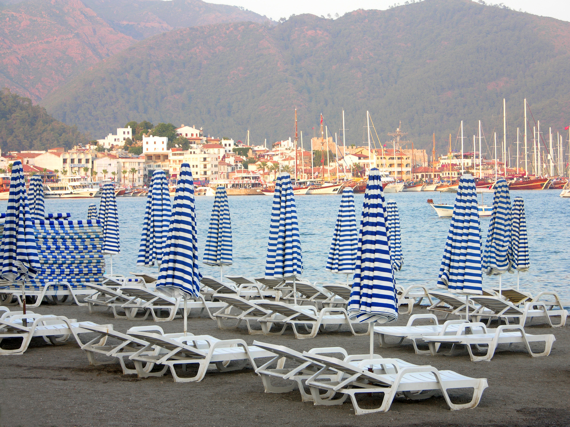 060323_a_7537-sunbed-beach-evening.jpg