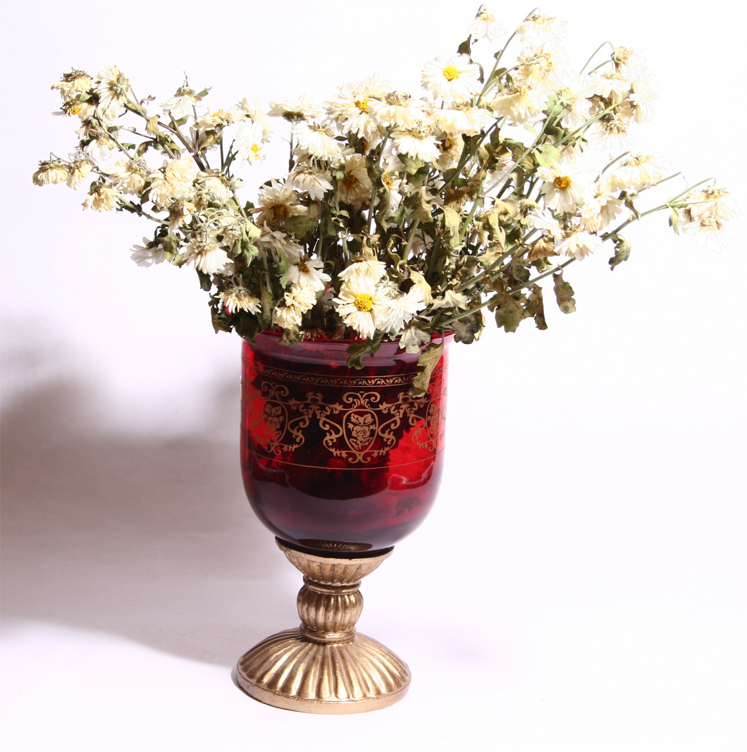 Vintage vase with dead flowers
