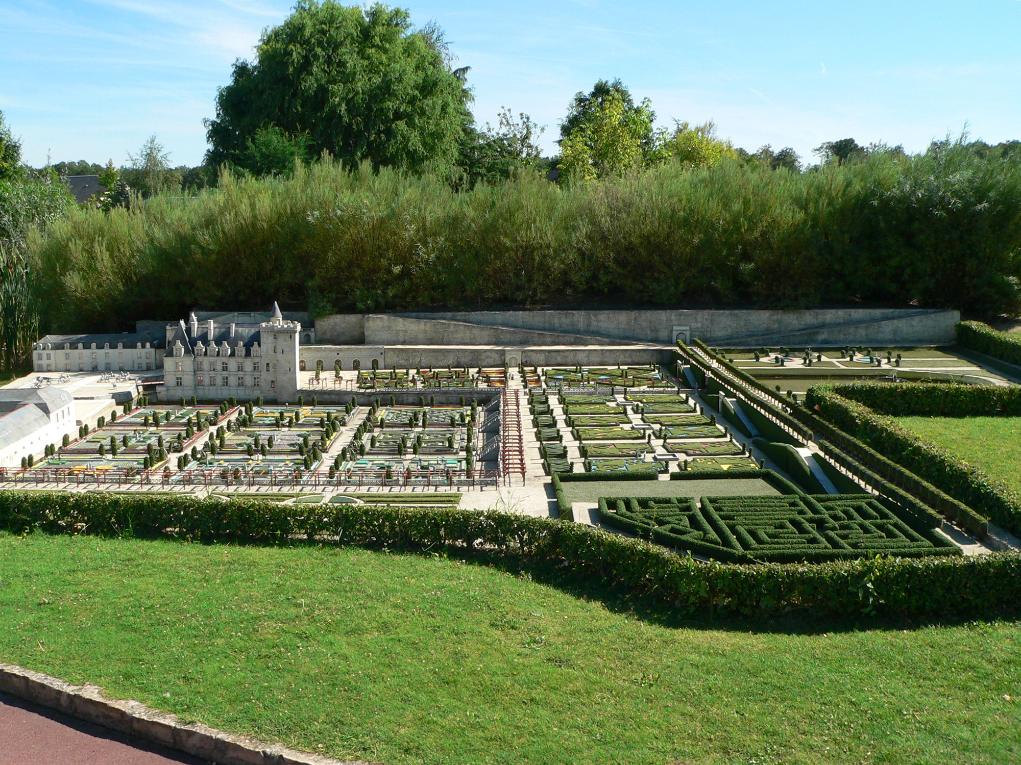 Elancourt garden